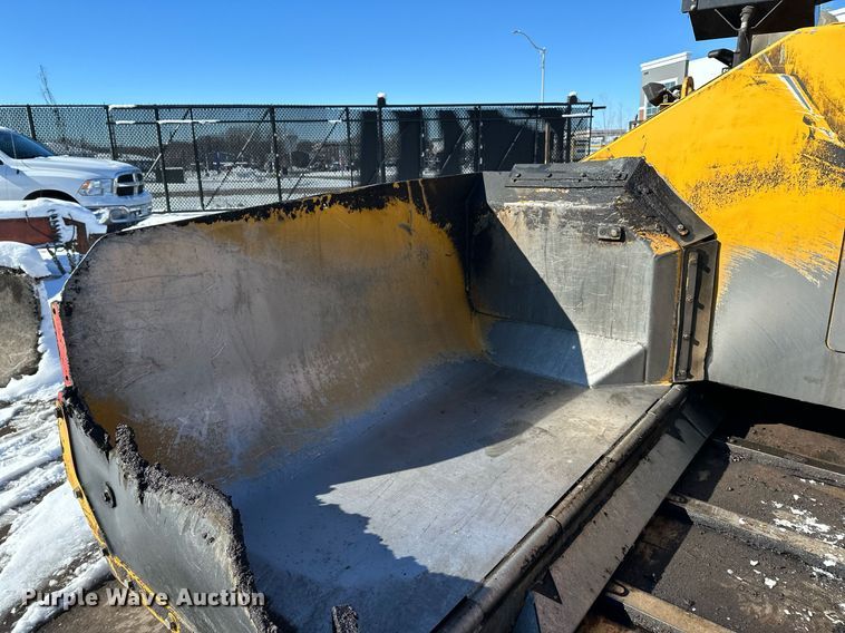 image for item DL7889 2020 Weiler P385B paver