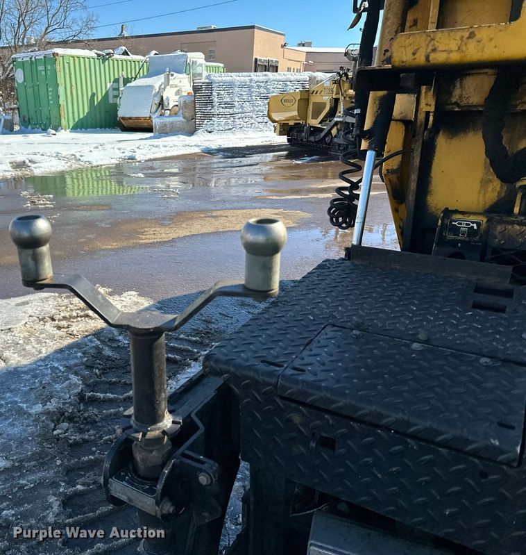 image for item DL7889 2020 Weiler P385B paver