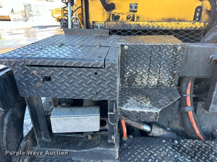 image for item DL7889 2020 Weiler P385B paver