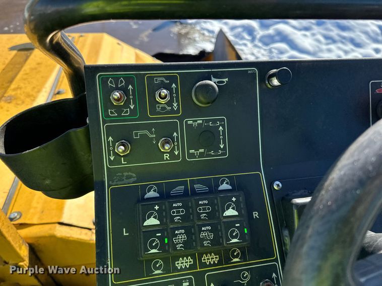 image for item DL7889 2020 Weiler P385B paver