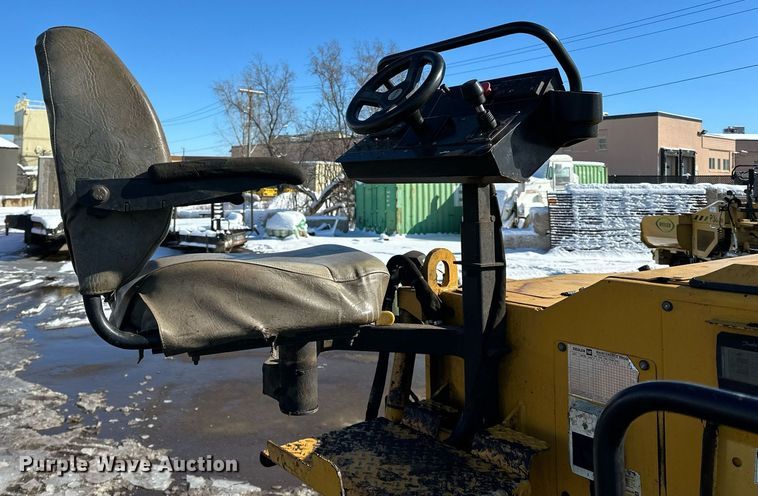 image for item DL7889 2020 Weiler P385B paver