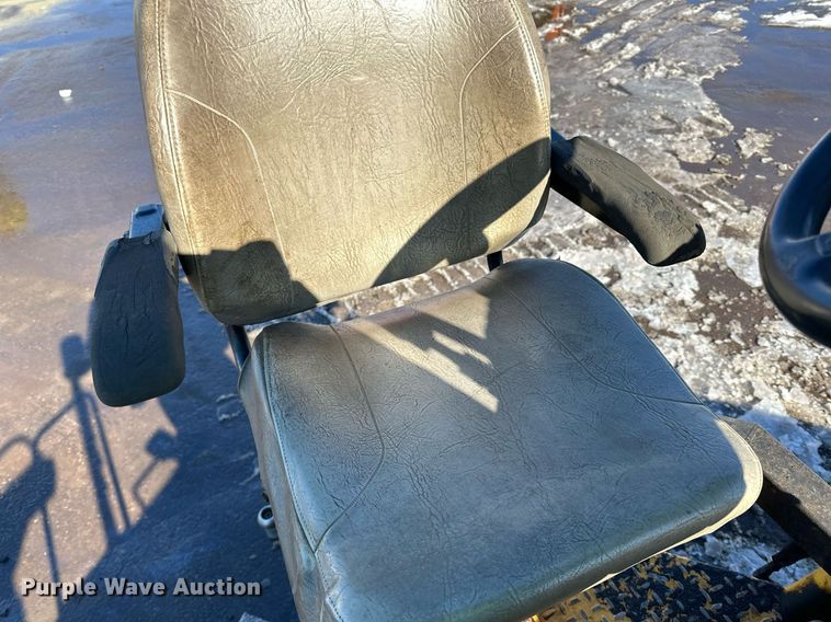 image for item DL7889 2020 Weiler P385B paver