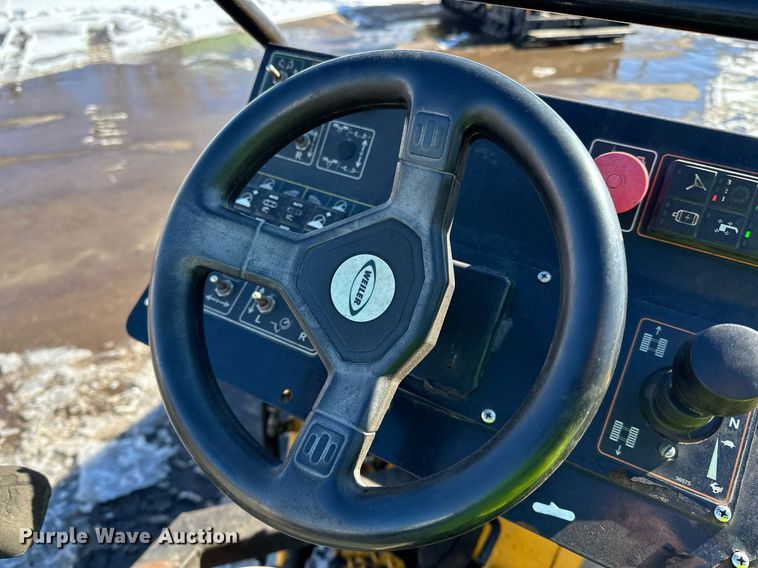 image for item DL7889 2020 Weiler P385B paver