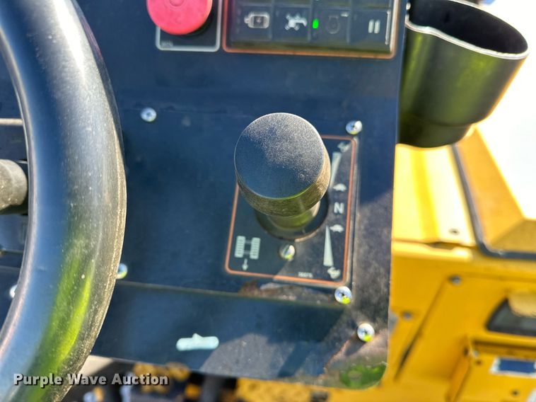 image for item DL7889 2020 Weiler P385B paver