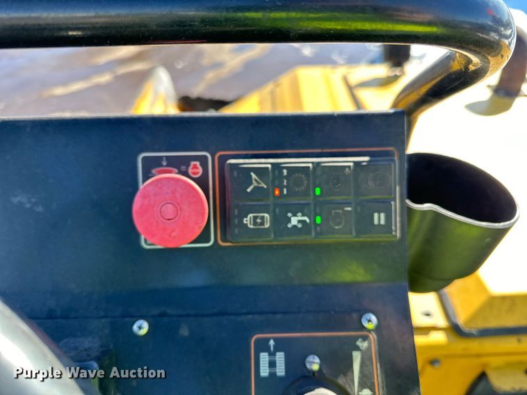 image for item DL7889 2020 Weiler P385B paver