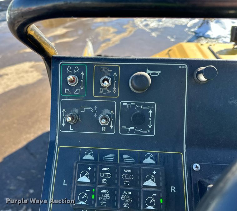 image for item DL7889 2020 Weiler P385B paver