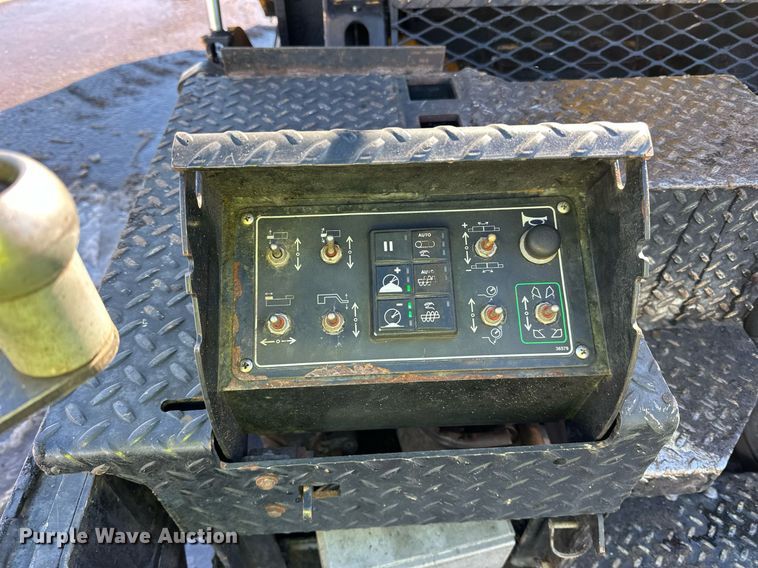 image for item DL7889 2020 Weiler P385B paver