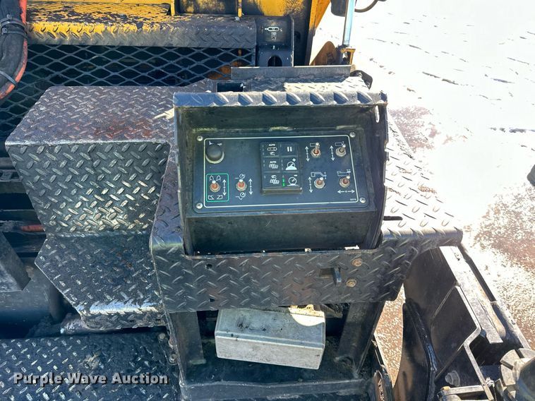 image for item DL7889 2020 Weiler P385B paver