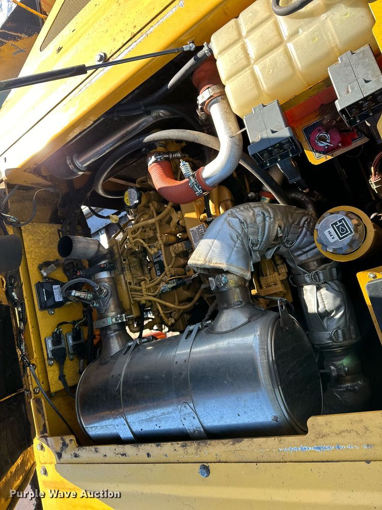 image for item DL7889 2020 Weiler P385B paver