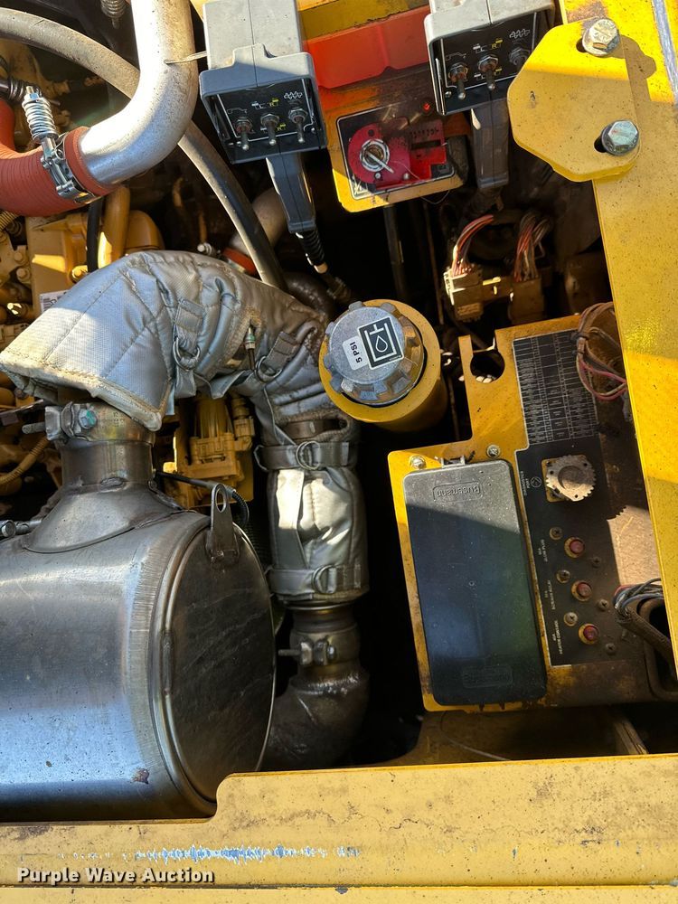 image for item DL7889 2020 Weiler P385B paver