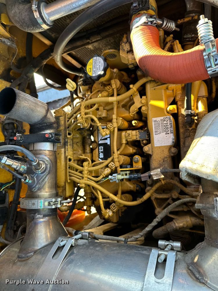 image for item DL7889 2020 Weiler P385B paver