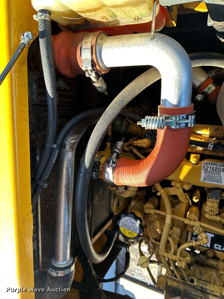 image for item DL7889 2020 Weiler P385B paver