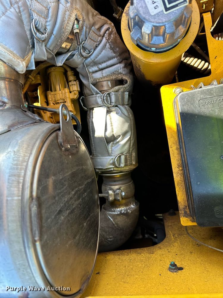 image for item DL7889 2020 Weiler P385B paver