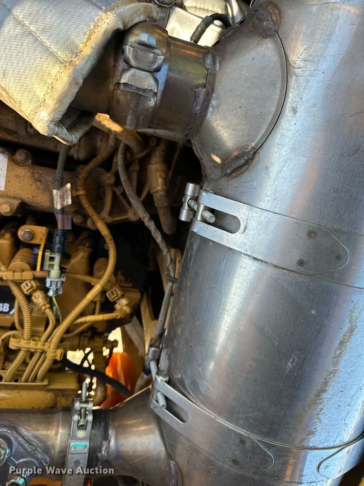 image for item DL7889 2020 Weiler P385B paver