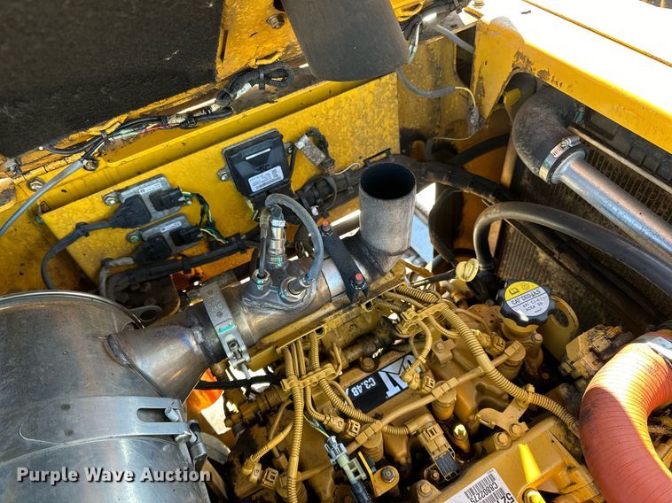 image for item DL7889 2020 Weiler P385B paver