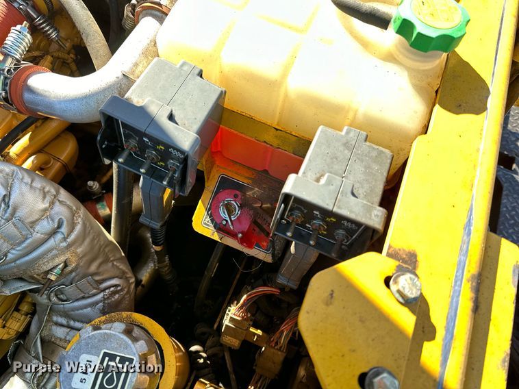 image for item DL7889 2020 Weiler P385B paver