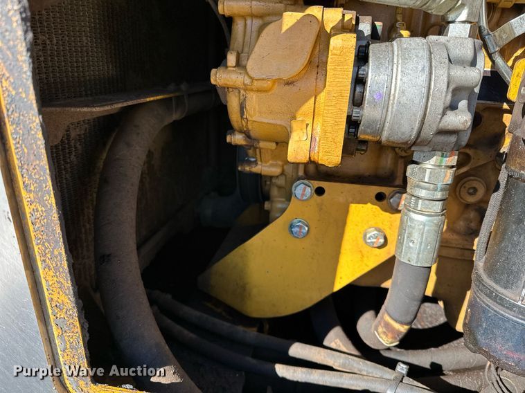 image for item DL7889 2020 Weiler P385B paver