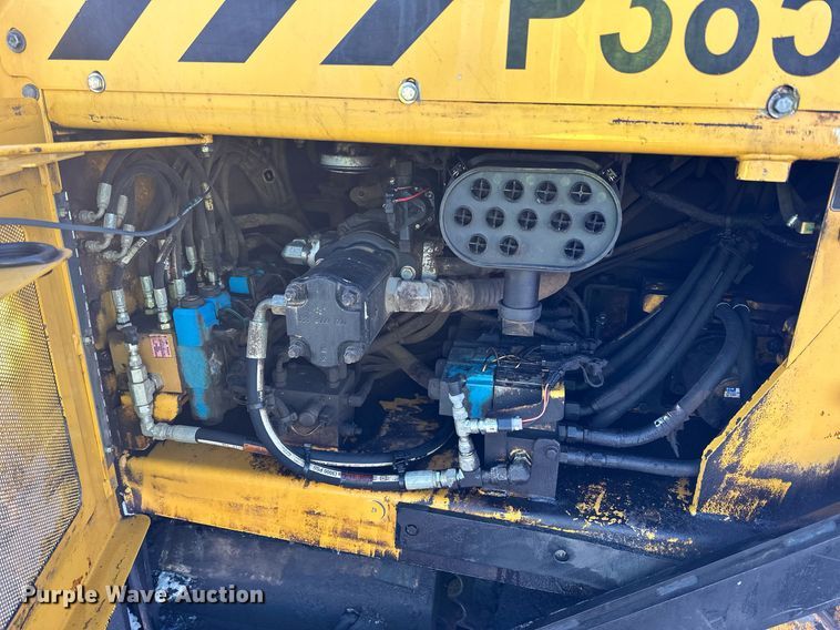 image for item DL7889 2020 Weiler P385B paver