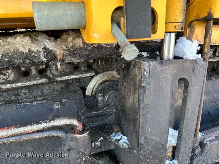 image for item DL7889 2020 Weiler P385B paver