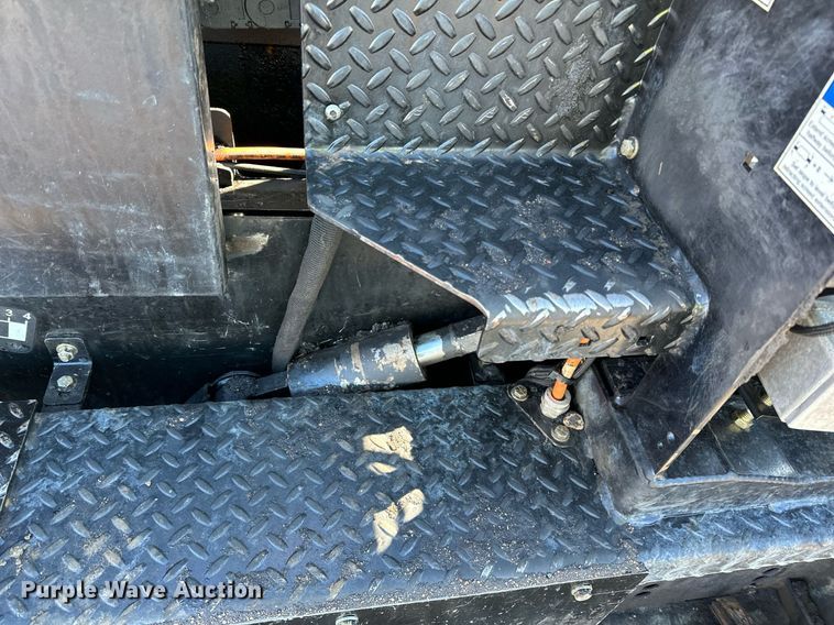 image for item DL7890 2023 Weiler P385B paver