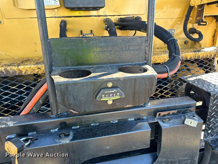 image for item DL7890 2023 Weiler P385B paver