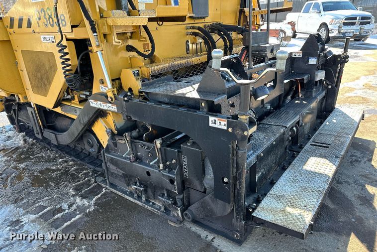 image for item DL7890 2023 Weiler P385B paver