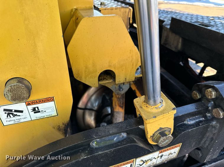 image for item DL7890 2023 Weiler P385B paver