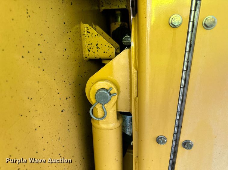 image for item DL7890 2023 Weiler P385B paver