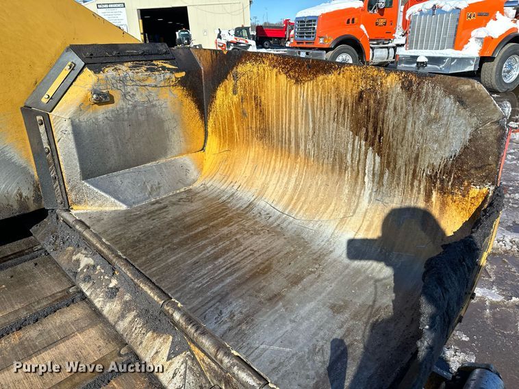 image for item DL7890 2023 Weiler P385B paver