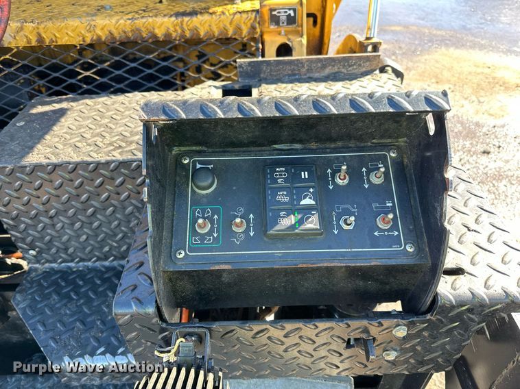 image for item DL7890 2023 Weiler P385B paver