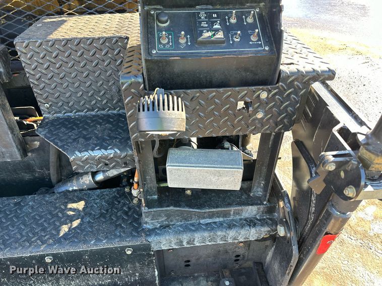 image for item DL7890 2023 Weiler P385B paver