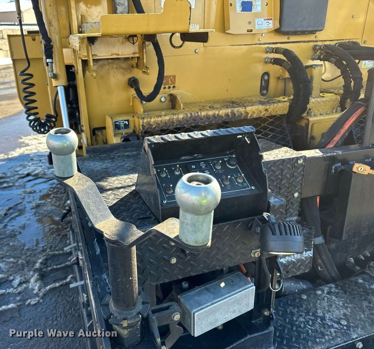 image for item DL7890 2023 Weiler P385B paver