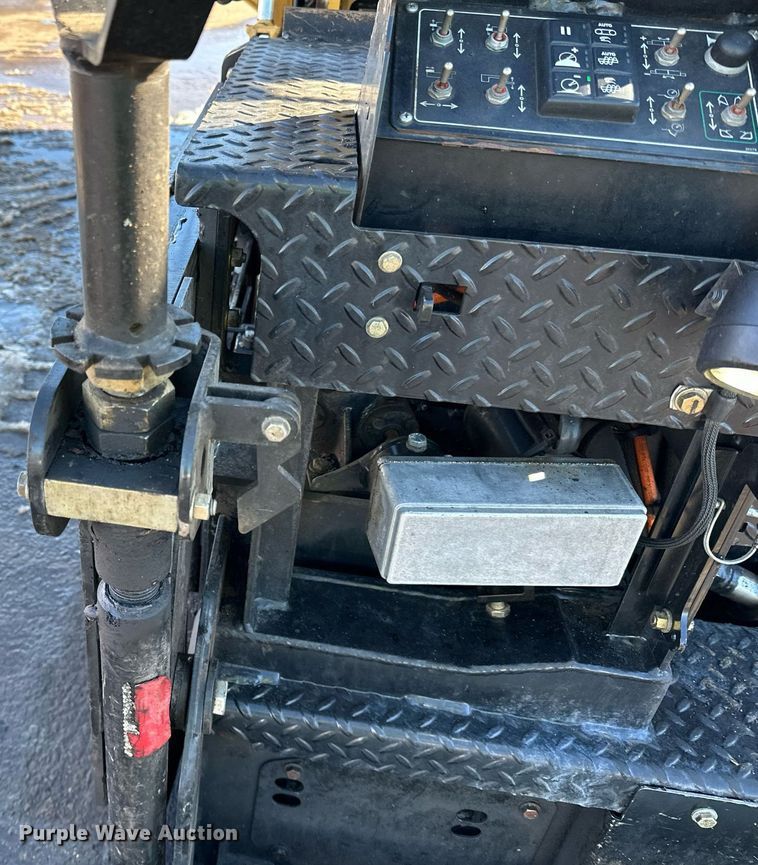 image for item DL7890 2023 Weiler P385B paver