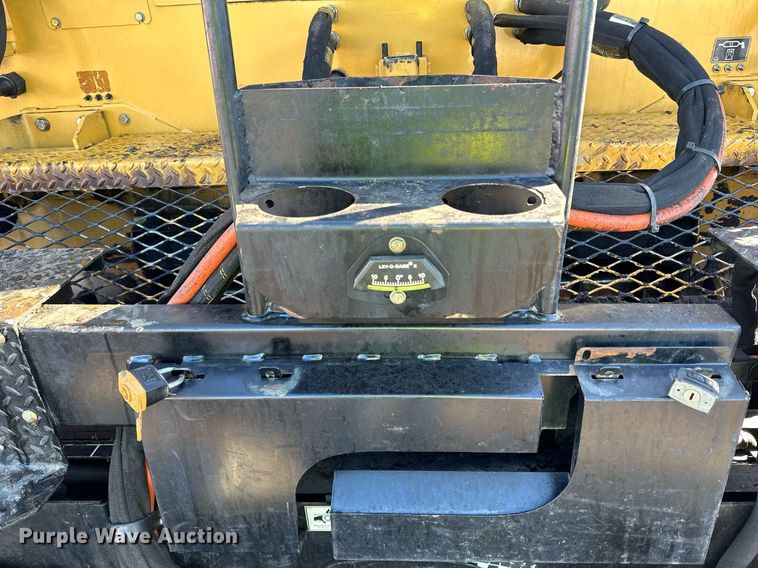 image for item DL7890 2023 Weiler P385B paver