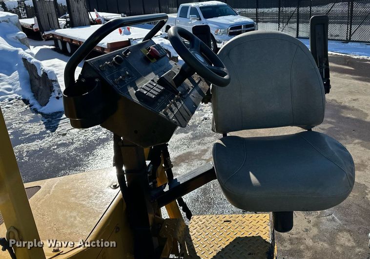 image for item DL7890 2023 Weiler P385B paver