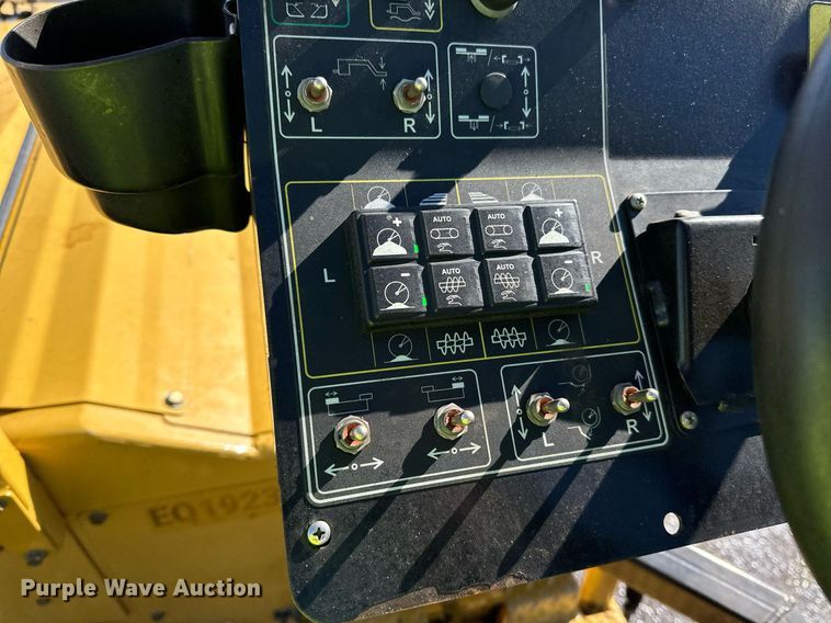 image for item DL7890 2023 Weiler P385B paver