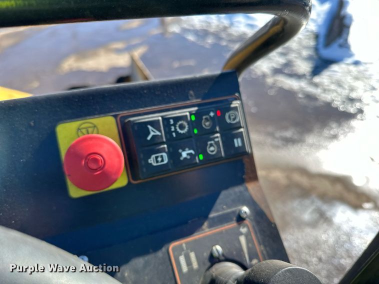 image for item DL7890 2023 Weiler P385B paver