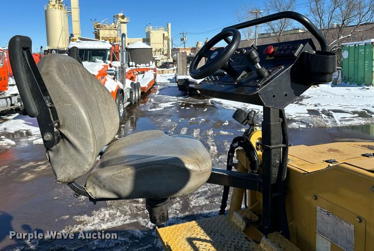 image for item DL7890 2023 Weiler P385B paver