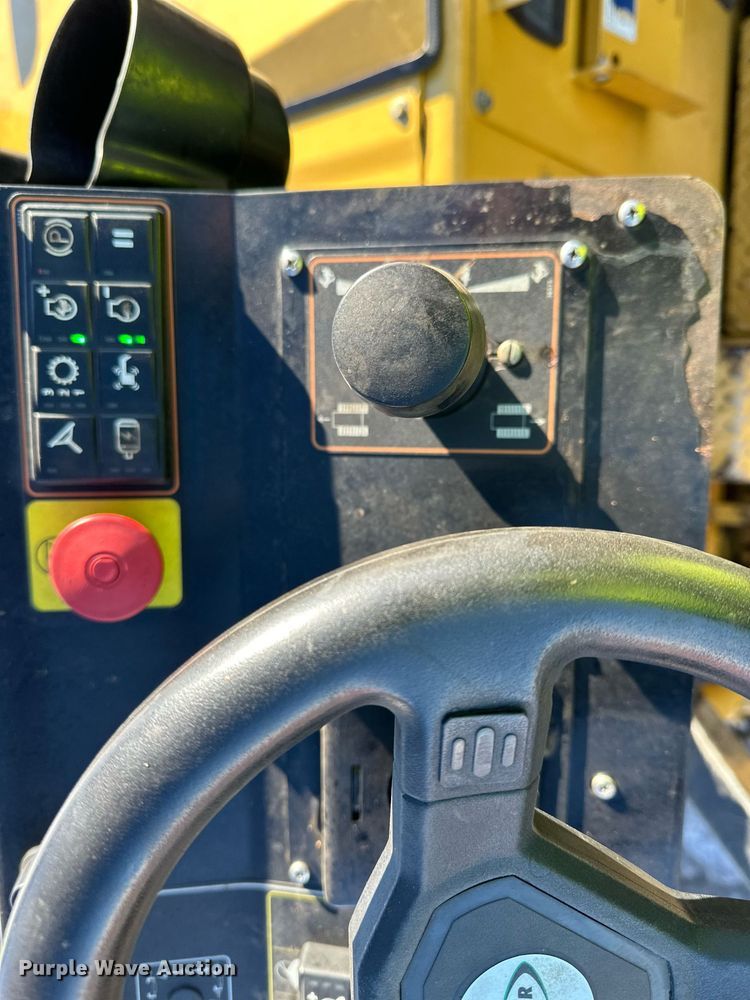 image for item DL7890 2023 Weiler P385B paver