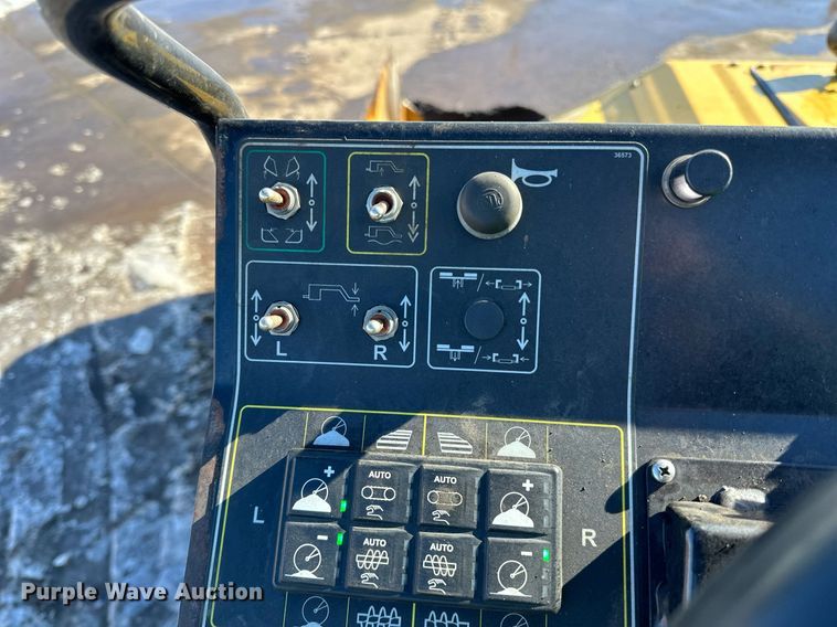 image for item DL7890 2023 Weiler P385B paver