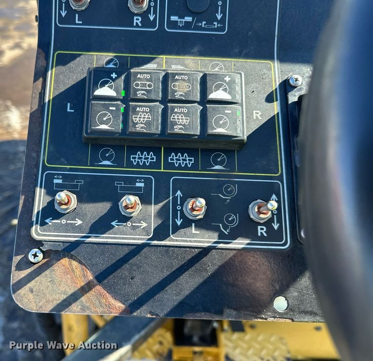 image for item DL7890 2023 Weiler P385B paver