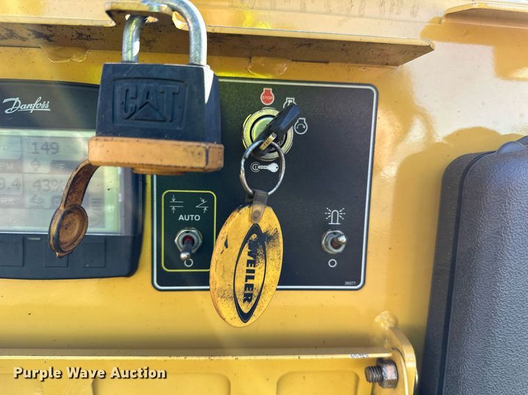 image for item DL7890 2023 Weiler P385B paver