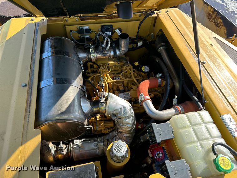 image for item DL7890 2023 Weiler P385B paver