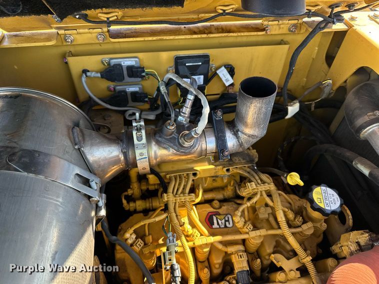 image for item DL7890 2023 Weiler P385B paver