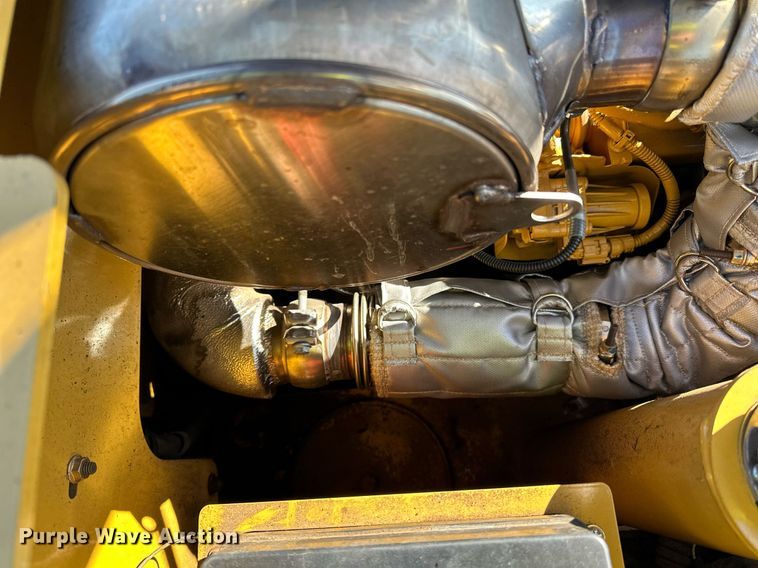 image for item DL7890 2023 Weiler P385B paver