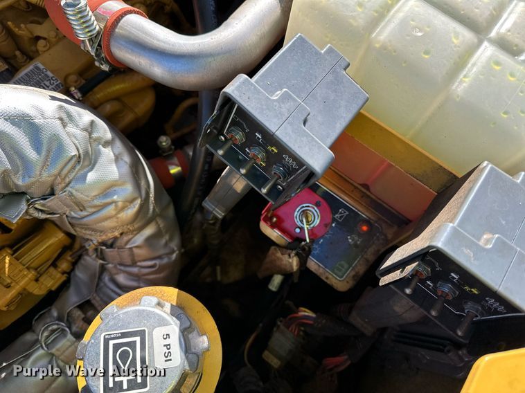 image for item DL7890 2023 Weiler P385B paver