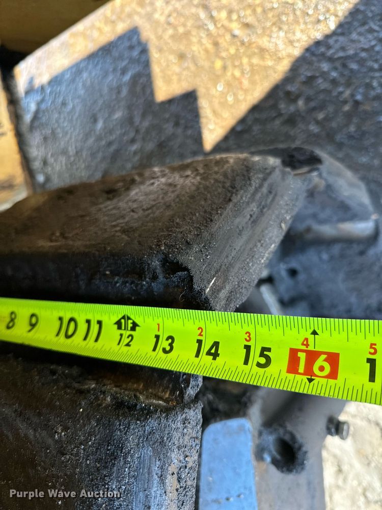 image for item DL7890 2023 Weiler P385B paver