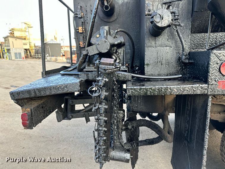 image for item DL7902 1995 Ford CF8000 oil distributor truck