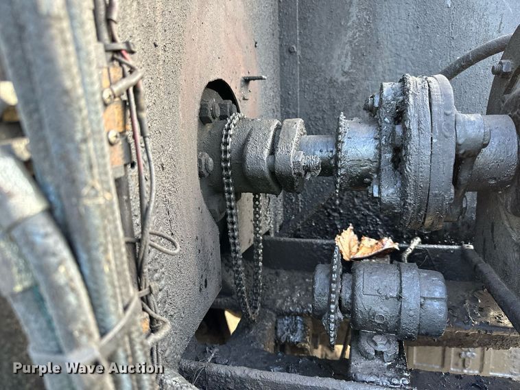 image for item DL7902 1995 Ford CF8000 oil distributor truck