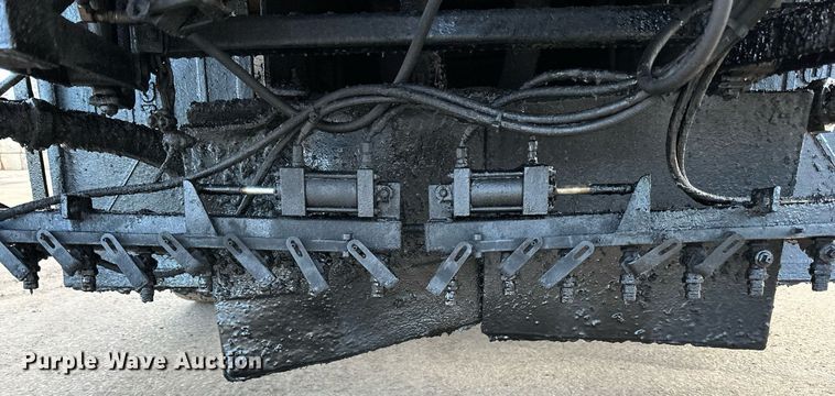 image for item DL7902 1995 Ford CF8000 oil distributor truck